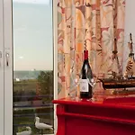 Villa Meerblick Warnemuende - Ferienwohnung Mit Meerblick In Erster Reihe Zum Strand Und Promenade
